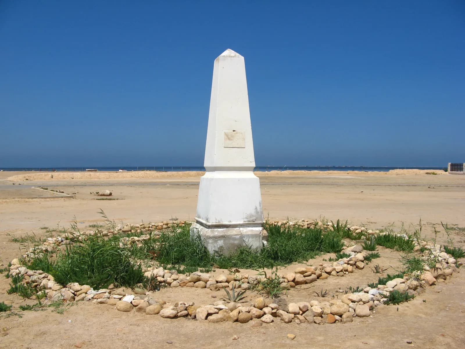 Fort Borj Errous na Dżerbie nad morzem