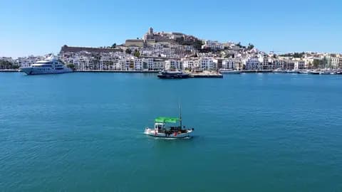 Ufortyfikowana starówka Dalt Vila na Ibizie